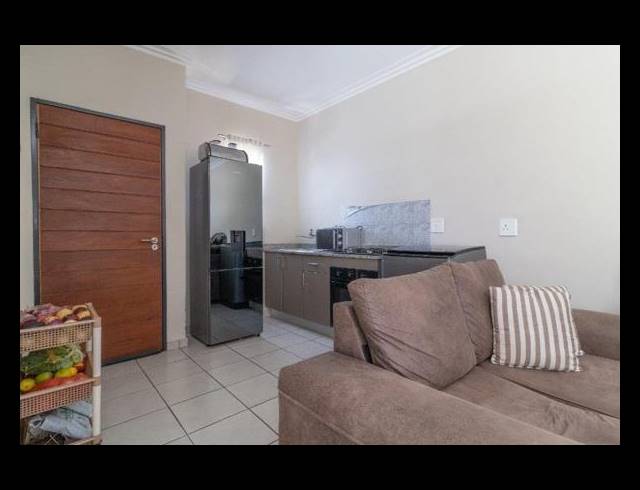 2 BEDROOM FREESTANDING FOR SALE IN SOUTH HILLS